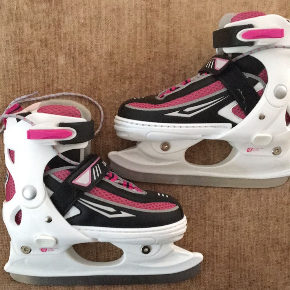 Girls adjustable size ice skates